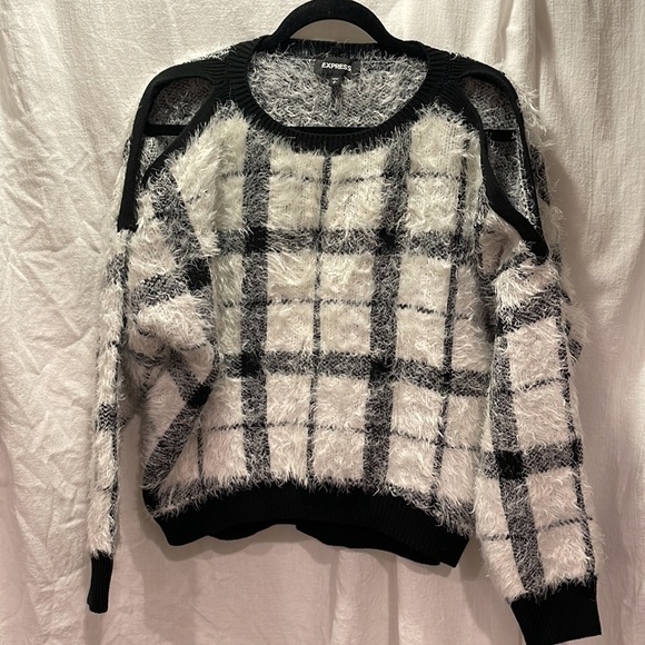Soft Sweater | Cold Shoulder | Black & White Plaid - Picture 2 of 6